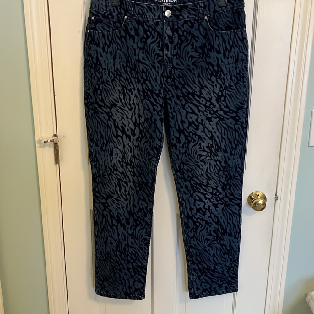 Chico’’s Platinum Denim/Velvet Jeans - Picture 2 of 4